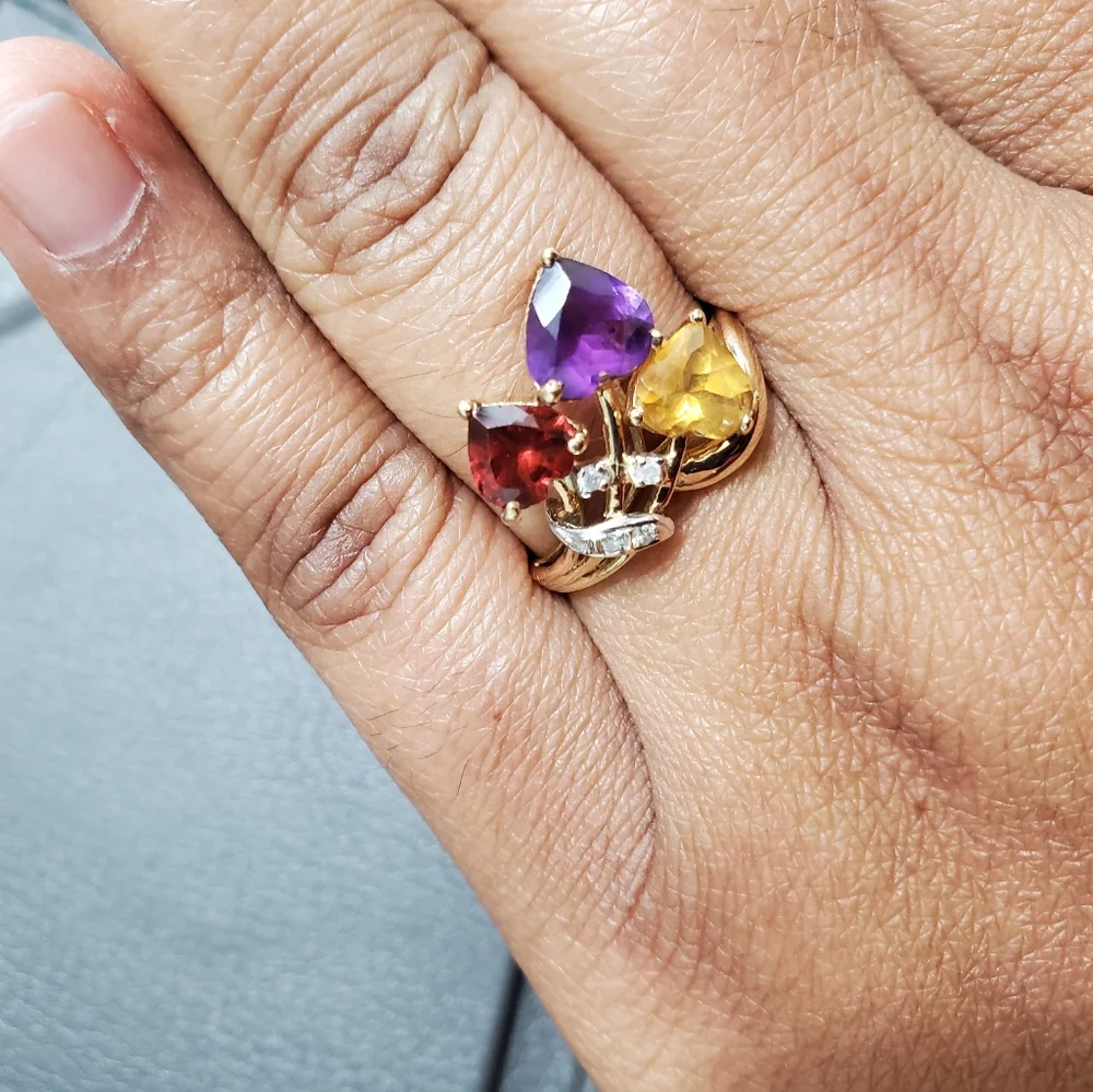 Watch Video / ‘Aurora Bouquet’ 14K Gold Diamond Heart Bouquet Gemstone Ring